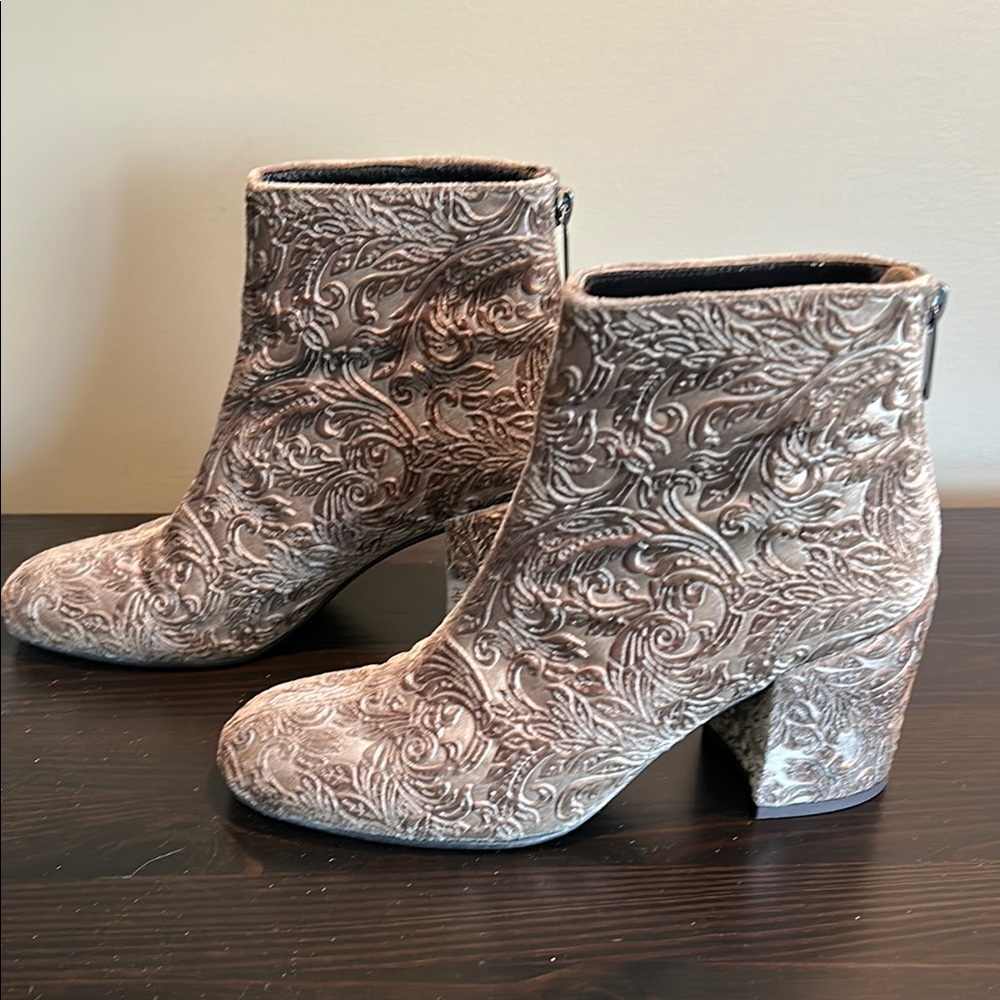 Stuart Weitzman Green Ankle Booties with Rounded Toe - Picture 10 of 14